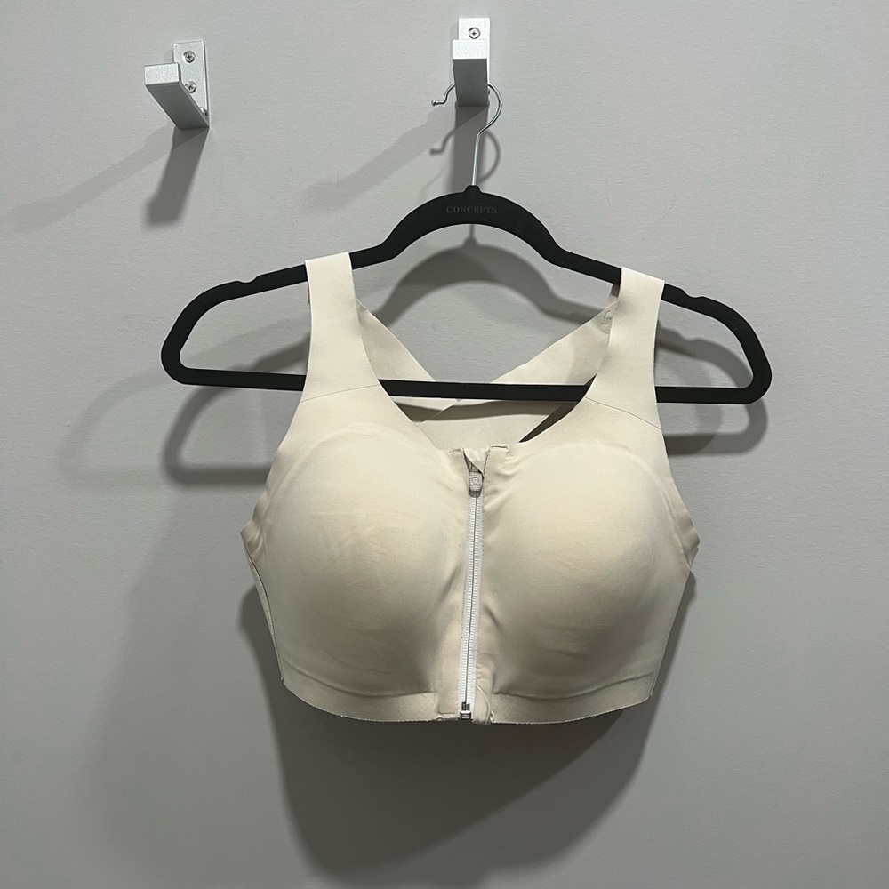 Lululemon Enlite Sports Bra. 36D. Cream Color.
